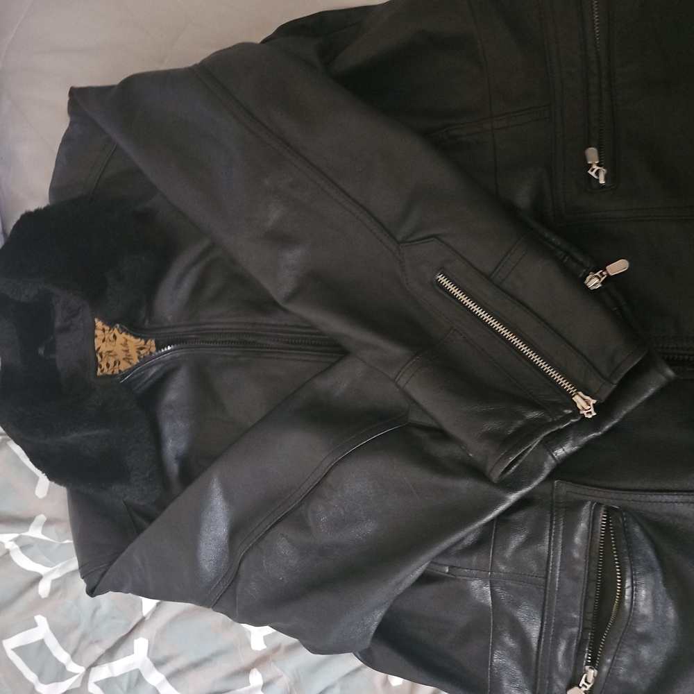 Leather jacket - Picture 2 of 10